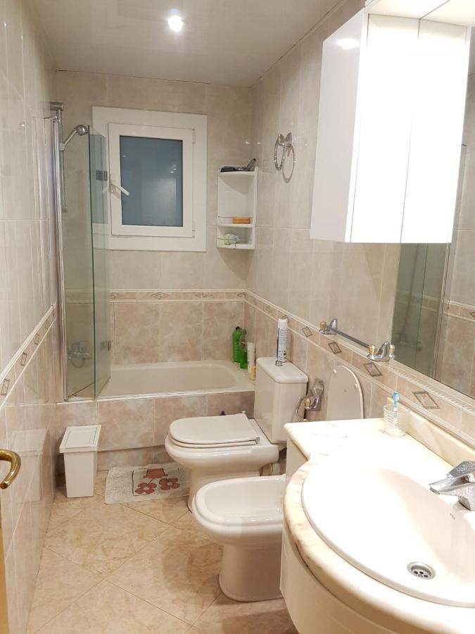 Habitacion En Piso Compartido Cerca Del Camp Nou لوسبيتاليت دي يوبريغات المظهر الخارجي الصورة